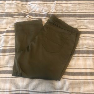 Women’s mid length Capri